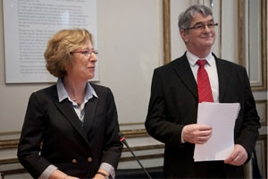 Visite de Genevive Fioraso, ministre de l'Enseignement suprieur et de la Recherche, au CNRS