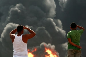 Venezuela-Le feu teint dans l'une des trois cuves de raffinage