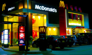 Voitures lectriques: McDonald's ajoute la recharge rapide au menu