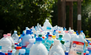 Plastique, de linnovation  la pollution : une histoire contraste