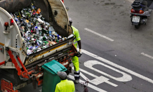 Fin de la grve d'une partie des boueurs de Marseille